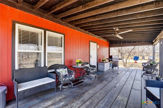 1298 County Road 425, Stockdale, TX 78160
