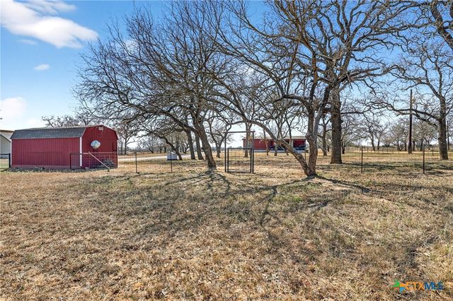 1298 County Road 425, Stockdale, TX 78160