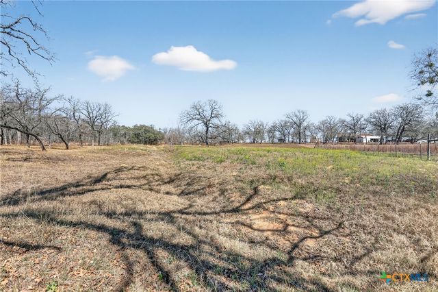 1298 County Road 425, Stockdale, TX 78160