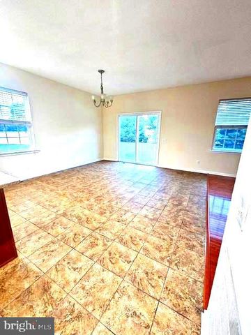 323 PIGOTT DR, Florence, NJ 08518