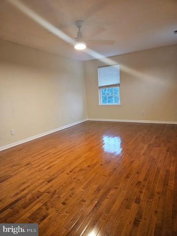 323 PIGOTT DR, Florence, NJ 08518