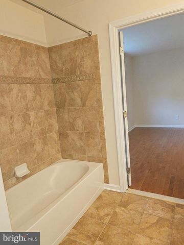 323 PIGOTT DR, Florence, NJ 08518