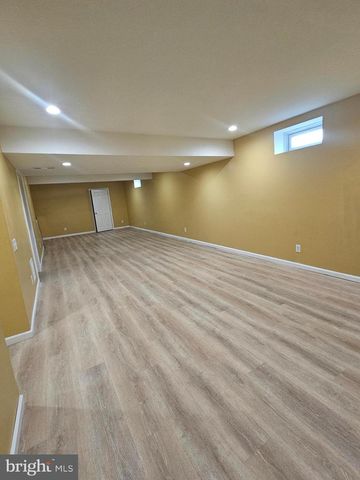 323 PIGOTT DR, Florence, NJ 08518