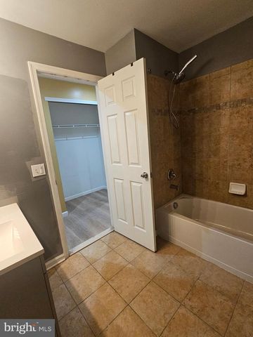 323 PIGOTT DR, Florence, NJ 08518