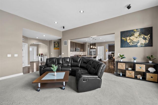 2083 Findley Circle, Orion Charter Township, MI 48360