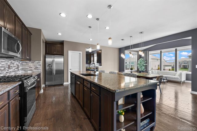 2083 Findley Circle, Orion Charter Township, MI 48360