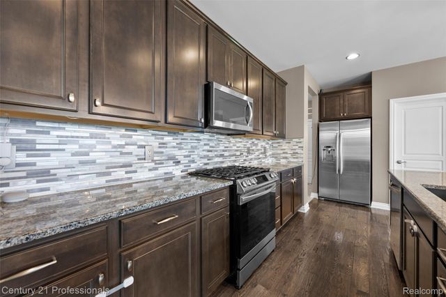 2083 Findley Circle, Orion Charter Township, MI 48360