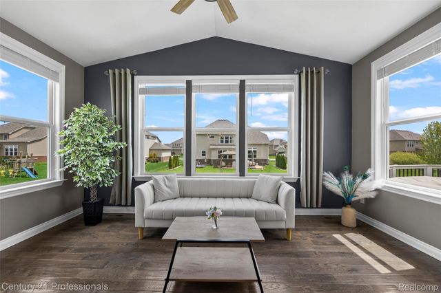 2083 Findley Circle, Orion Charter Township, MI 48360