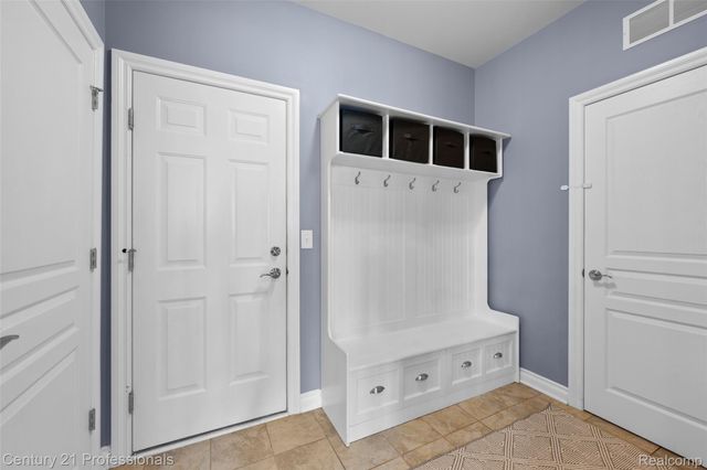 2083 Findley Circle, Orion Charter Township, MI 48360