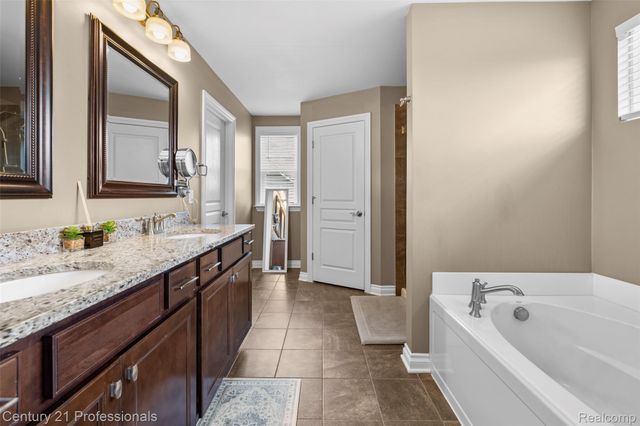 2083 Findley Circle, Orion Charter Township, MI 48360