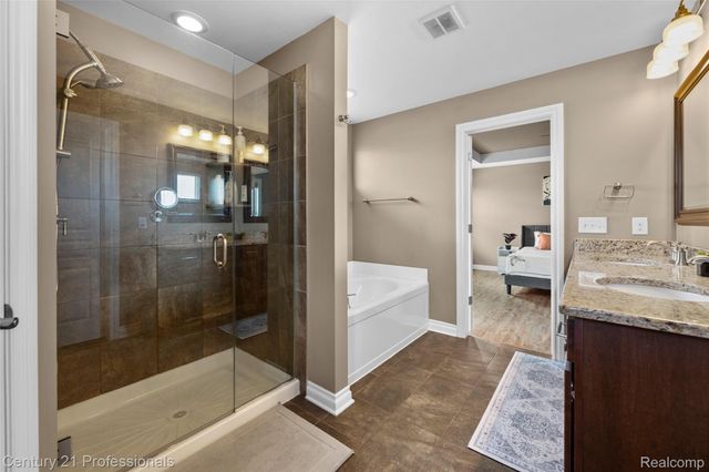 2083 Findley Circle, Orion Charter Township, MI 48360