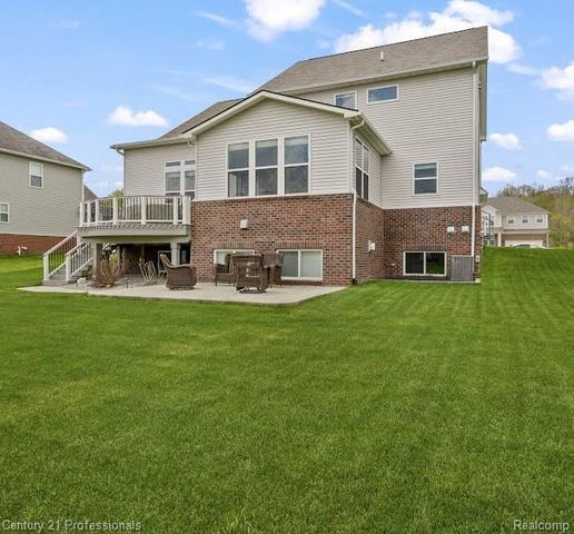 2083 Findley Circle, Orion Charter Township, MI 48360