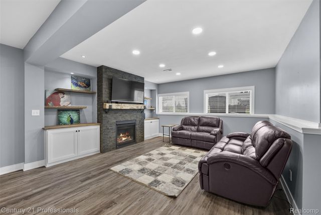 2083 Findley Circle, Orion Charter Township, MI 48360