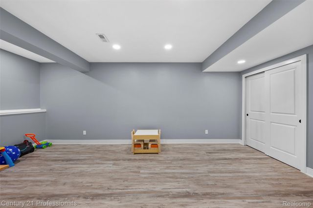 2083 Findley Circle, Orion Charter Township, MI 48360