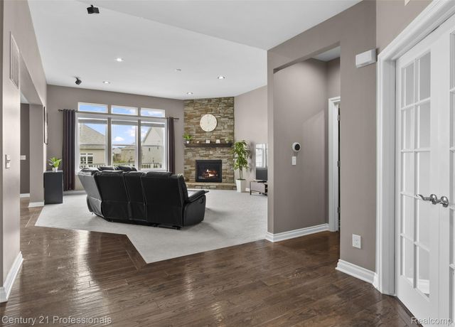 2083 Findley Circle, Orion Charter Township, MI 48360