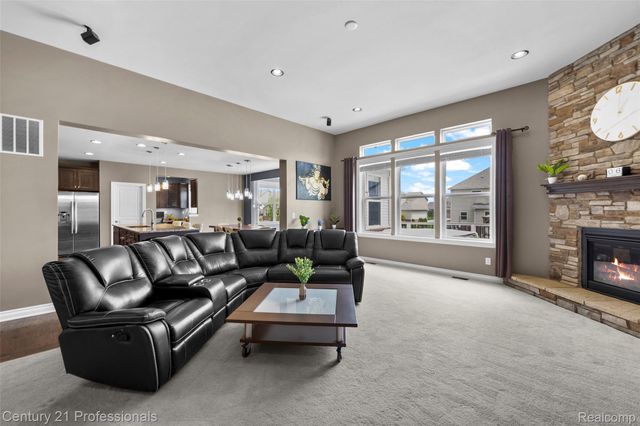 2083 Findley Circle, Orion Charter Township, MI 48360