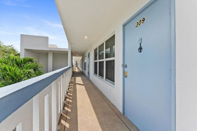 309 WELLINGTON M, West Palm Beach, FL 33417