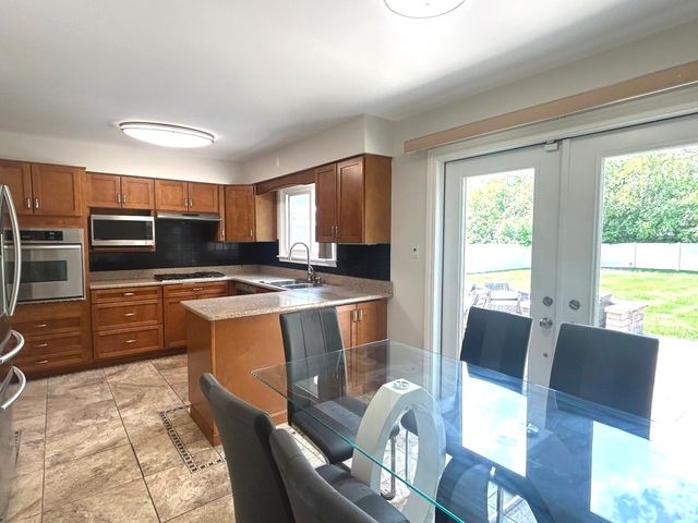 1402 Berry Lane, Flossmoor, IL 60422