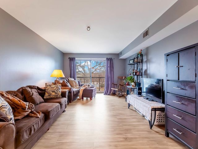 820 Elder Road c315, Homewood, IL 60430