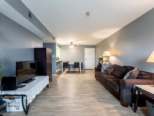 820 Elder Road c315, Homewood, IL 60430