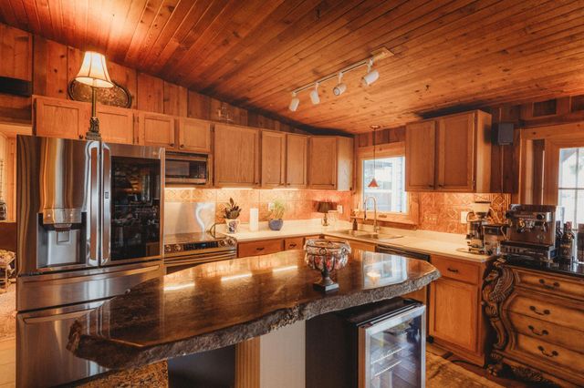 2981 E Lakeside Road, Jamestown, ND 58401