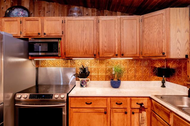 2981 E Lakeside Road, Jamestown, ND 58401