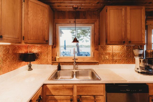 2981 E Lakeside Road, Jamestown, ND 58401