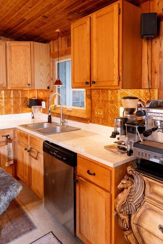 2981 E Lakeside Road, Jamestown, ND 58401