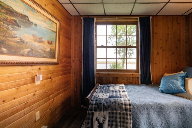 2981 E Lakeside Road, Jamestown, ND 58401