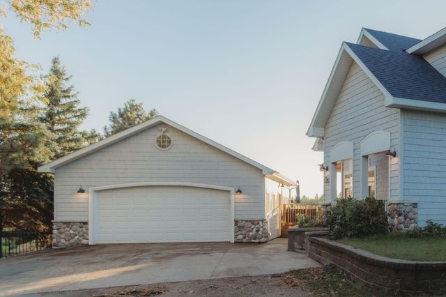 2981 E Lakeside Road, Jamestown, ND 58401