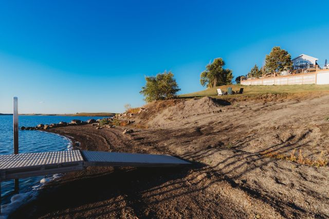 2981 E Lakeside Road, Jamestown, ND 58401
