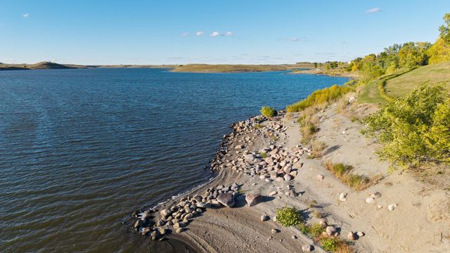 2981 E Lakeside Road, Jamestown, ND 58401