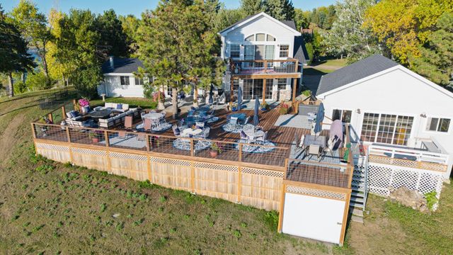 2981 E Lakeside Road, Jamestown, ND 58401