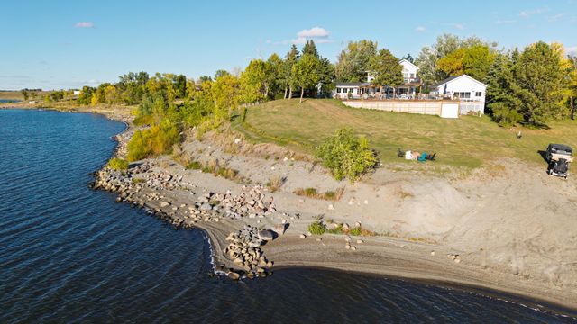 2981 E Lakeside Road, Jamestown, ND 58401