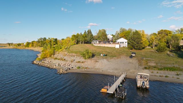 2981 E Lakeside Road, Jamestown, ND 58401