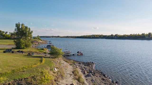 2981 E Lakeside Road, Jamestown, ND 58401