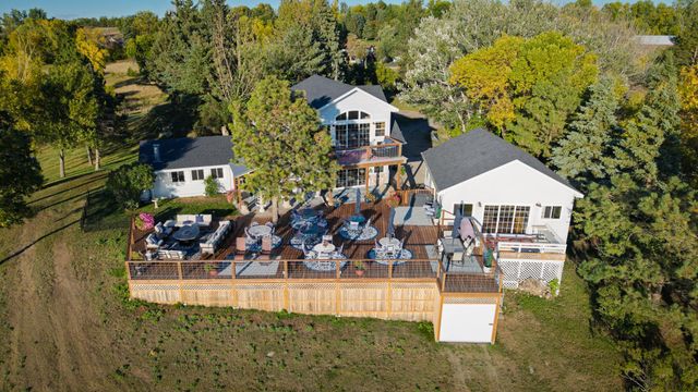 2981 E Lakeside Road, Jamestown, ND 58401