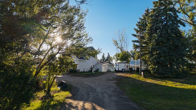 2981 E Lakeside Road, Jamestown, ND 58401