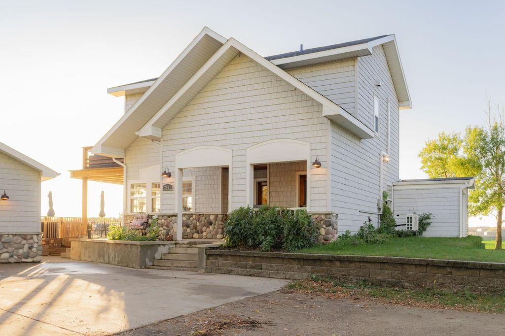 2981 E Lakeside Road, Jamestown, ND 58401