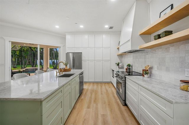 7272 129TH STREET N, Seminole, FL 33776