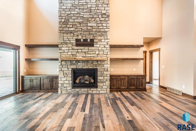 2816 E Sunflower Cir Circle, Brandon, SD 57005