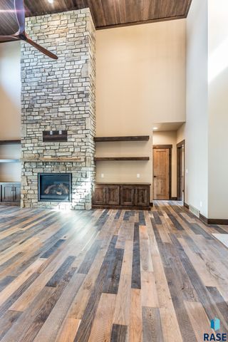 2816 E Sunflower Cir Circle, Brandon, SD 57005