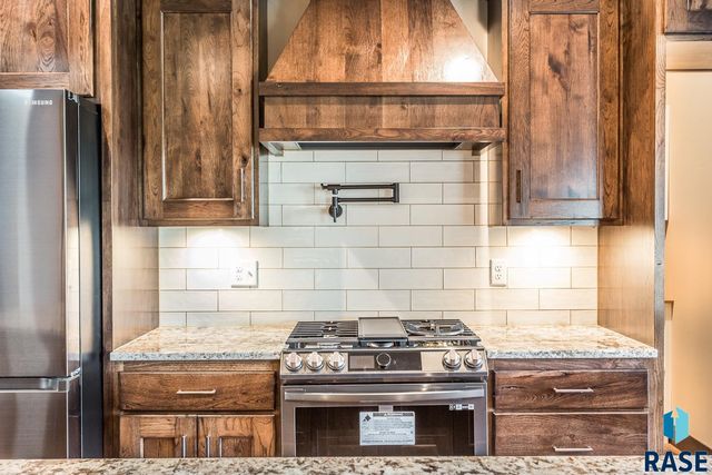 2816 E Sunflower Cir Circle, Brandon, SD 57005
