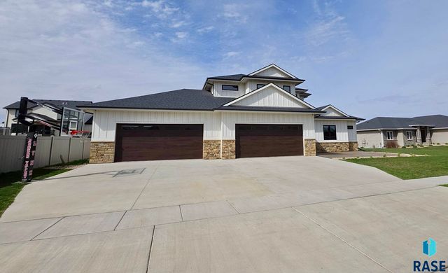 2816 E Sunflower Cir Circle, Brandon, SD 57005