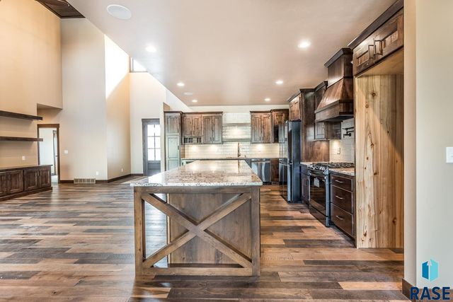 2816 E Sunflower Cir Circle, Brandon, SD 57005