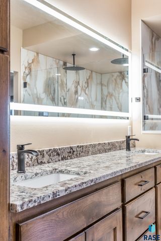 2816 E Sunflower Cir Circle, Brandon, SD 57005