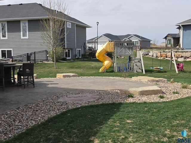 2816 E Sunflower Cir Circle, Brandon, SD 57005