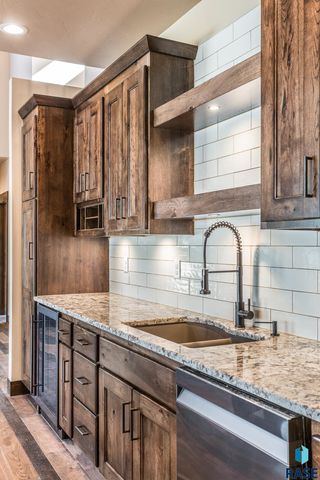 2816 E Sunflower Cir Circle, Brandon, SD 57005