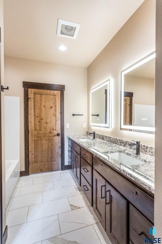 2816 E Sunflower Cir Circle, Brandon, SD 57005