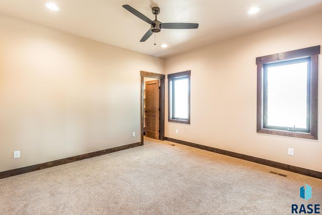 2816 E Sunflower Cir Circle, Brandon, SD 57005
